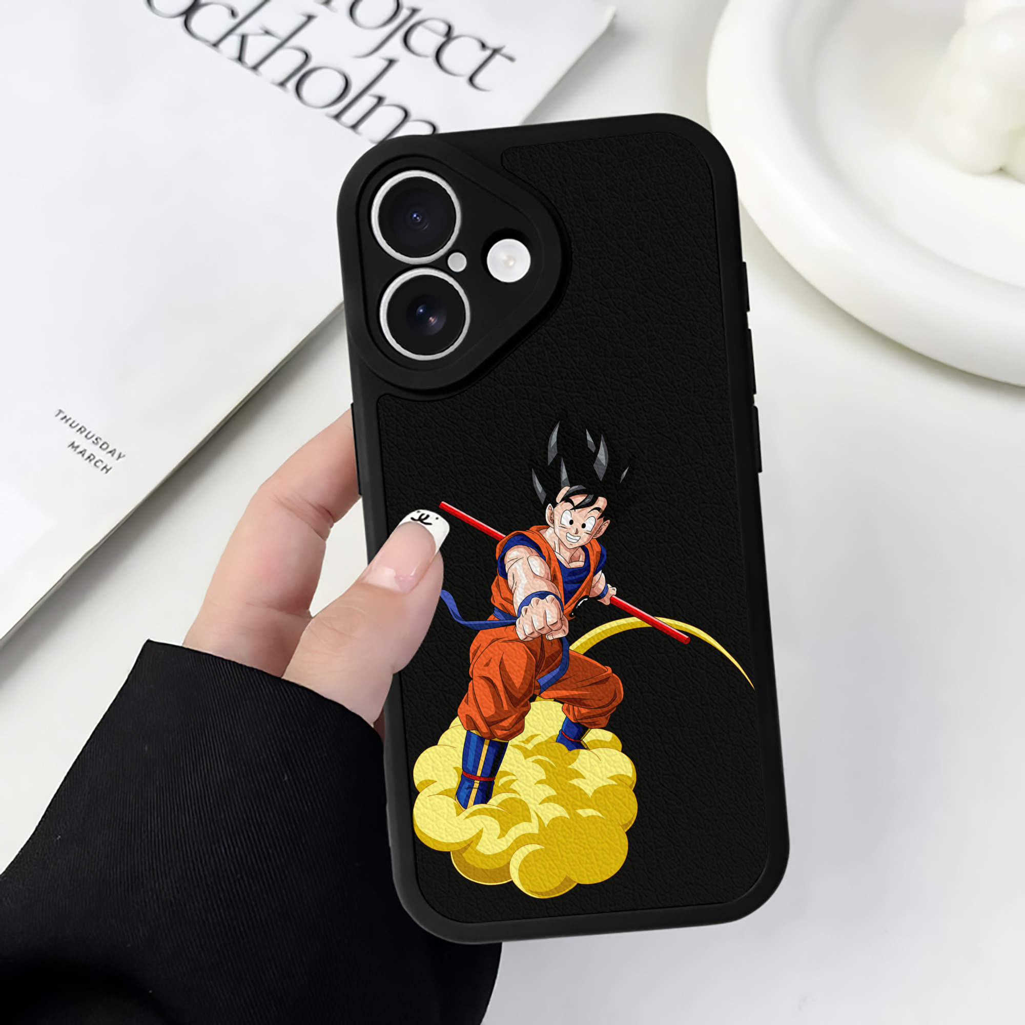 （画像用） ドラゴンボール 孫 悟飯（そんごはん）DRAGON BALL Son Gohan 【iPhone 16シリーズ対応】シリコンスマホケース（レザー調） 材質：シリコン